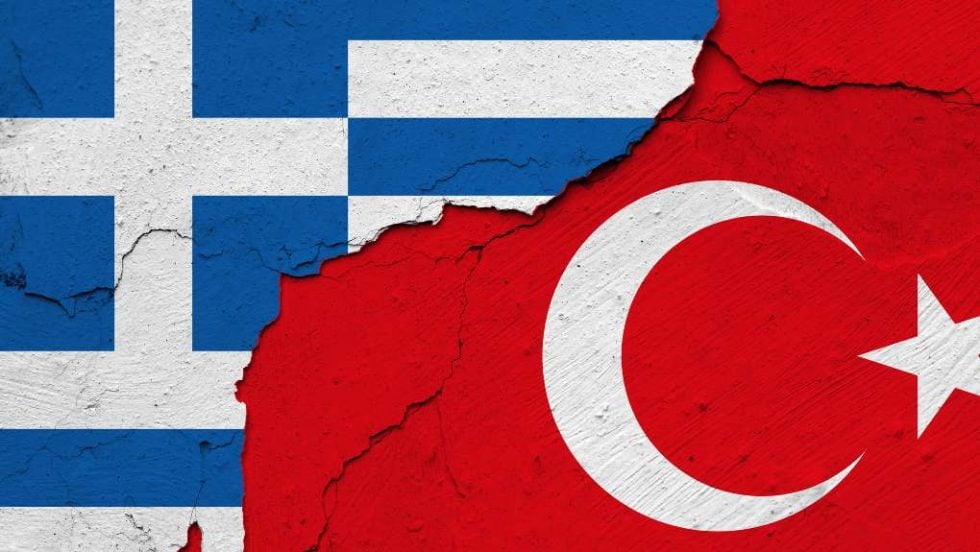 Ελληνική και τουρκική σημαία